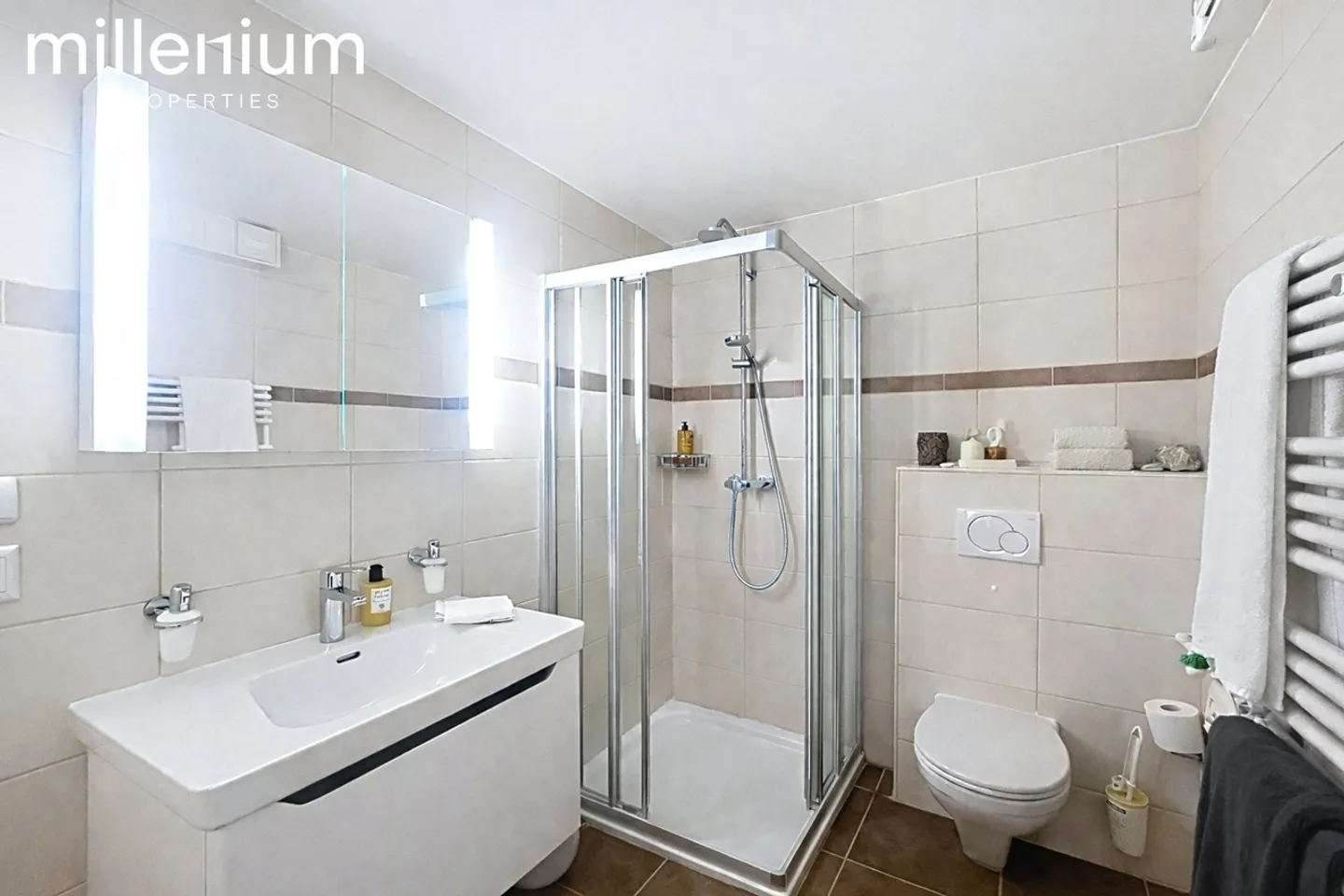 Villa con carattere direttamente sull'acqua a Coppet - Foto 15 di 19