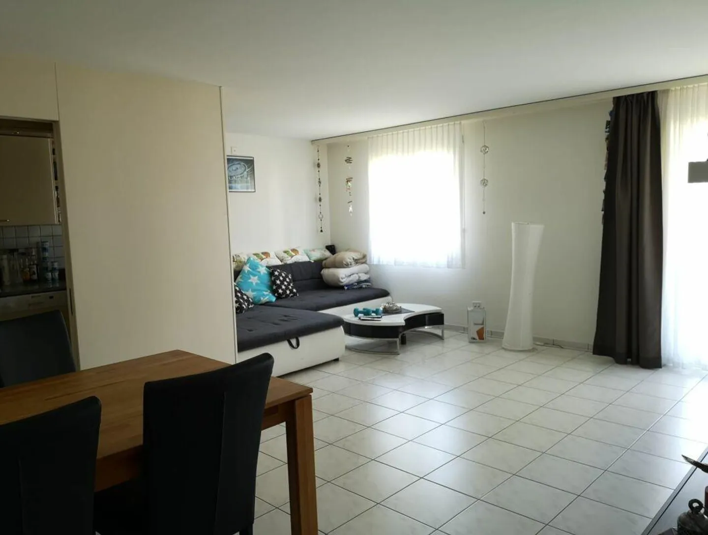 Ampio appartamento di 3,5 stanze nel centro del villaggio - Foto 4 di 8