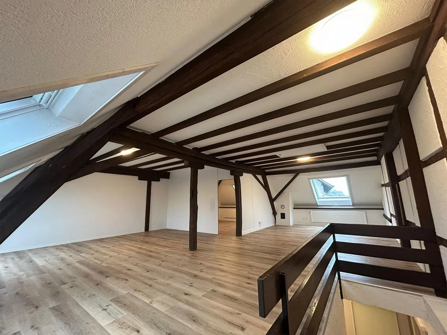 Maisonette familiare di 5,5 stanze con giardino e molta luce – posizione tranquilla - Foto 2 di 19