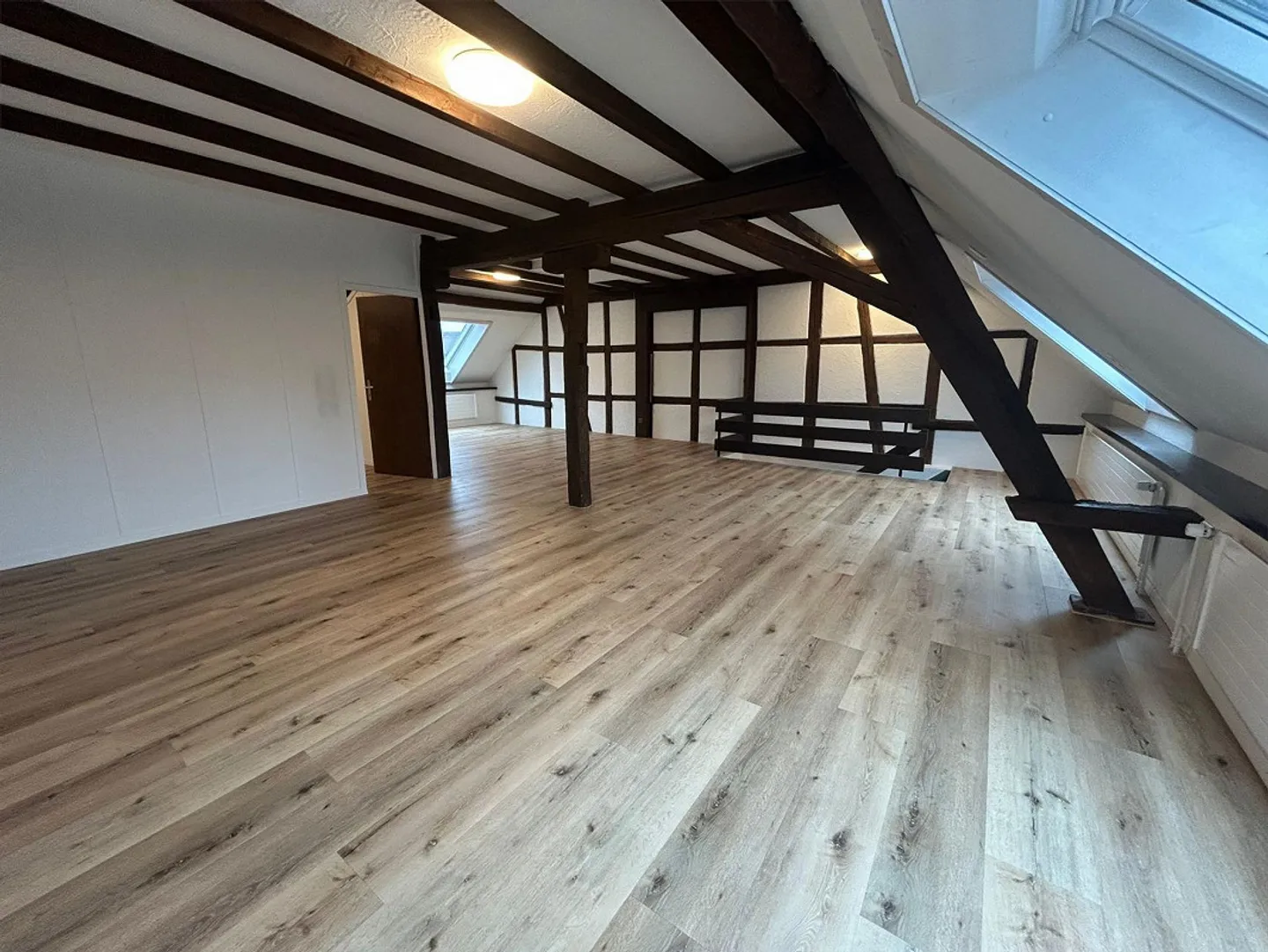 Maisonette familiare di 5,5 stanze con giardino e molta luce – posizione tranquilla - Foto 3 di 19