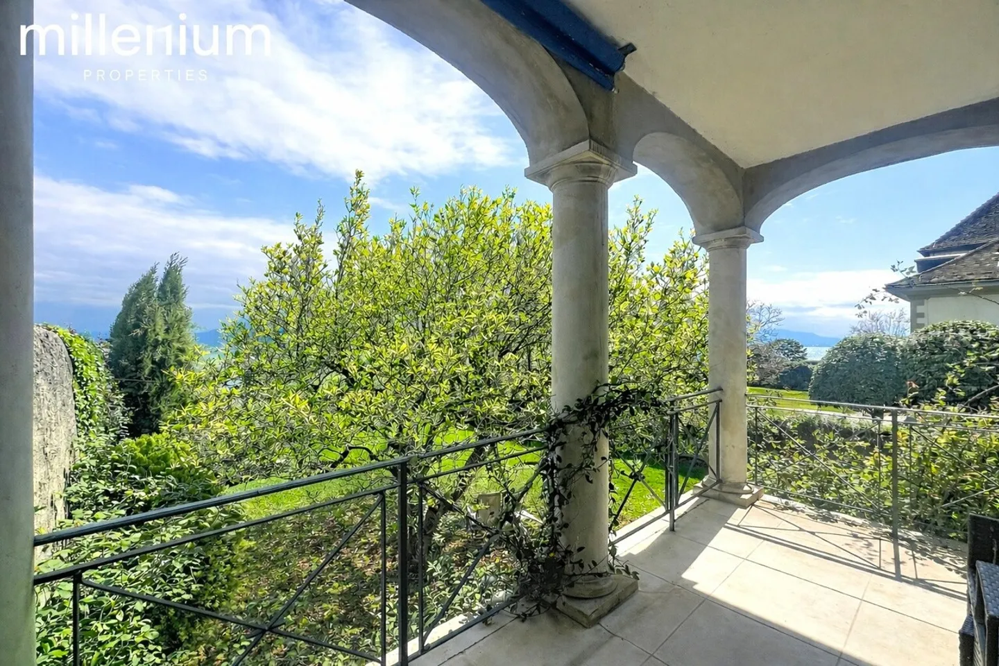 Villa con carattere direttamente sull'acqua a Coppet - Foto 19 di 19