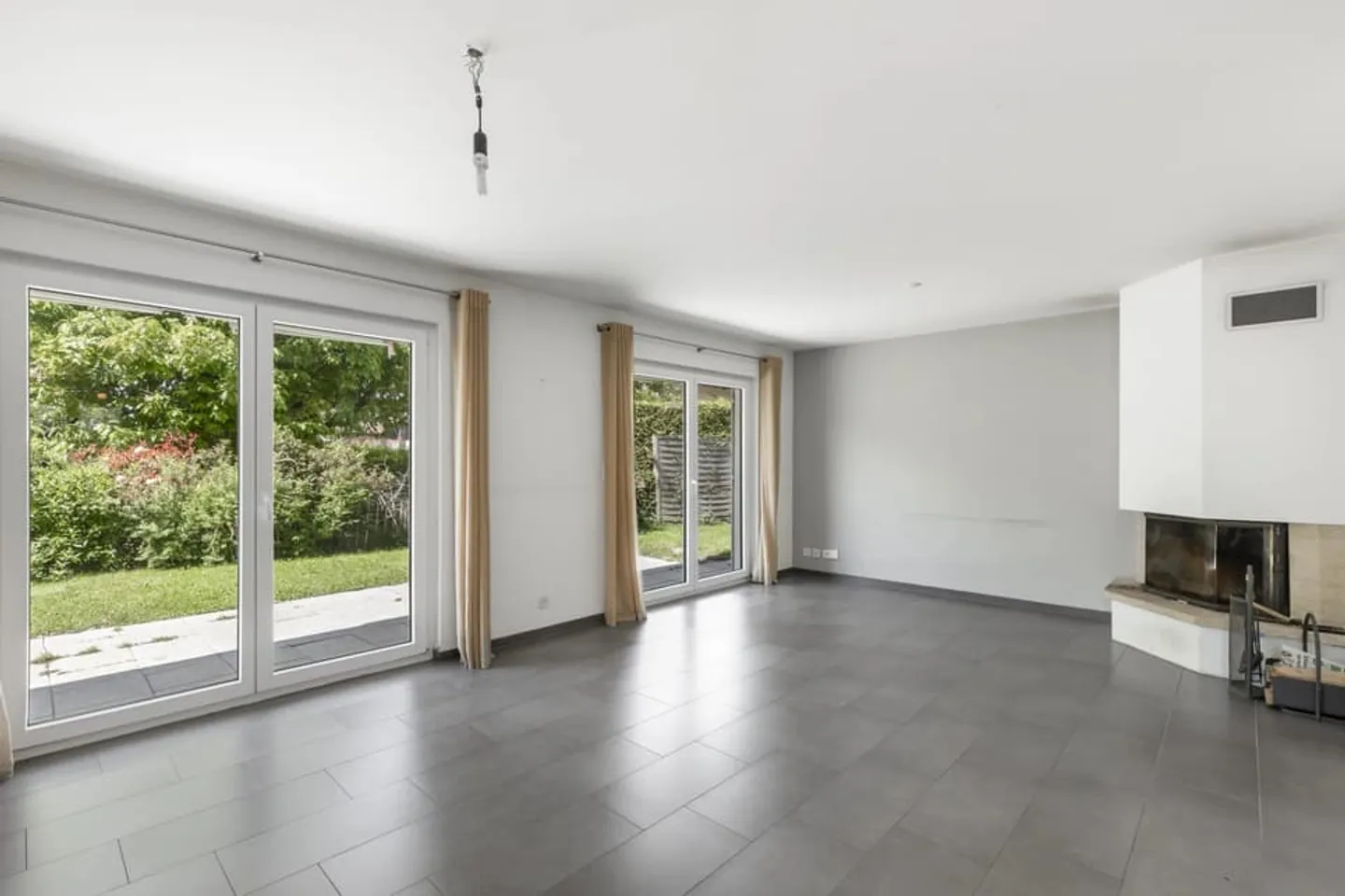7.5-room villa at the end of a double cul-de-sac, set in an exceptionally peacef - Photo 3 sur 13