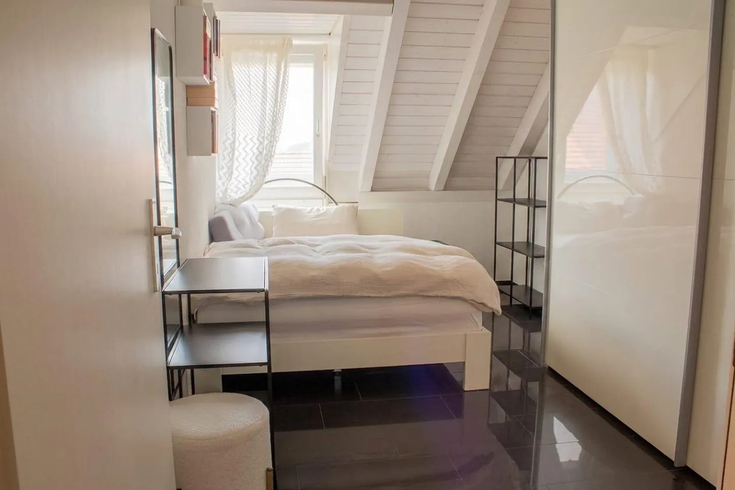 Plus qu'un appartement : 5,5 pièces sur trois niveaux - Photo 4 sur 8