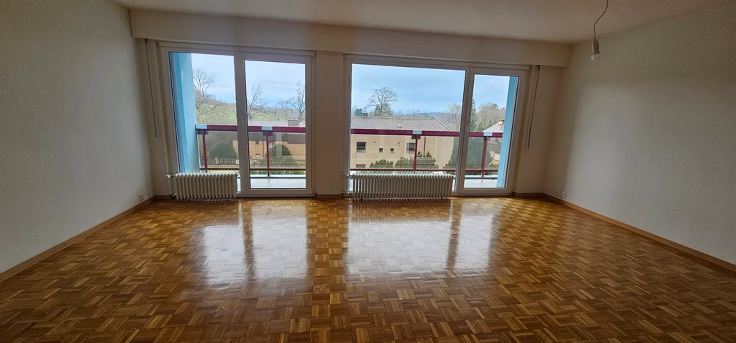 Appartement rénové de 3.5 pièces avec balcon - Photo 2 sur 9