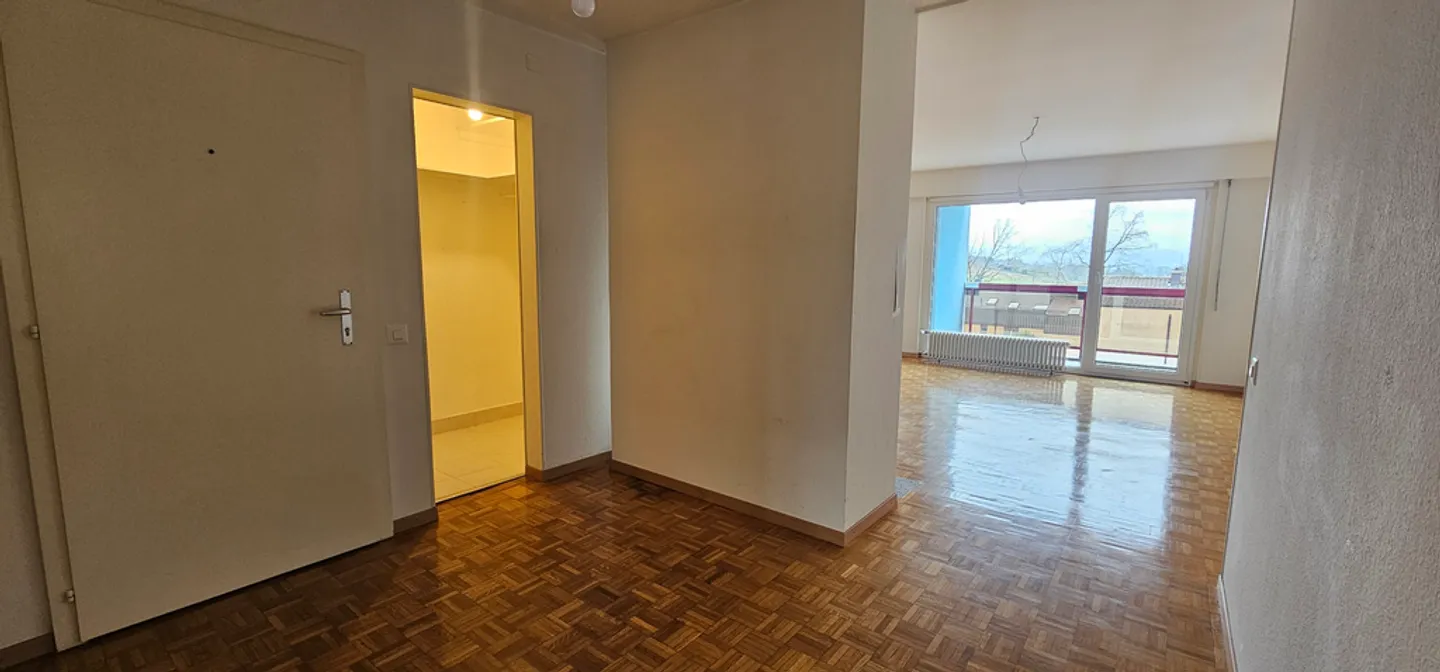 Appartement rénové de 3.5 pièces avec balcon - Photo 3 sur 9