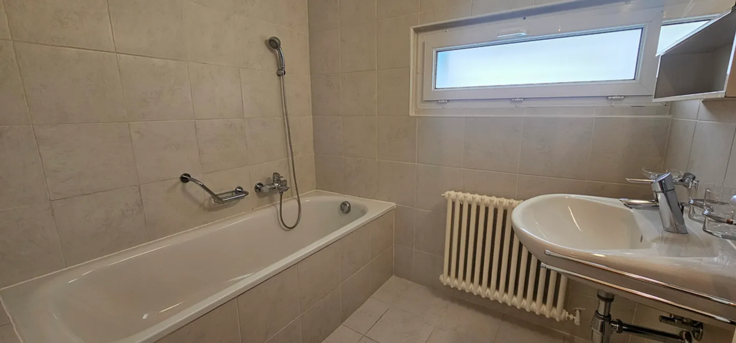 Appartement rénové de 3.5 pièces avec balcon - Photo 8 sur 9