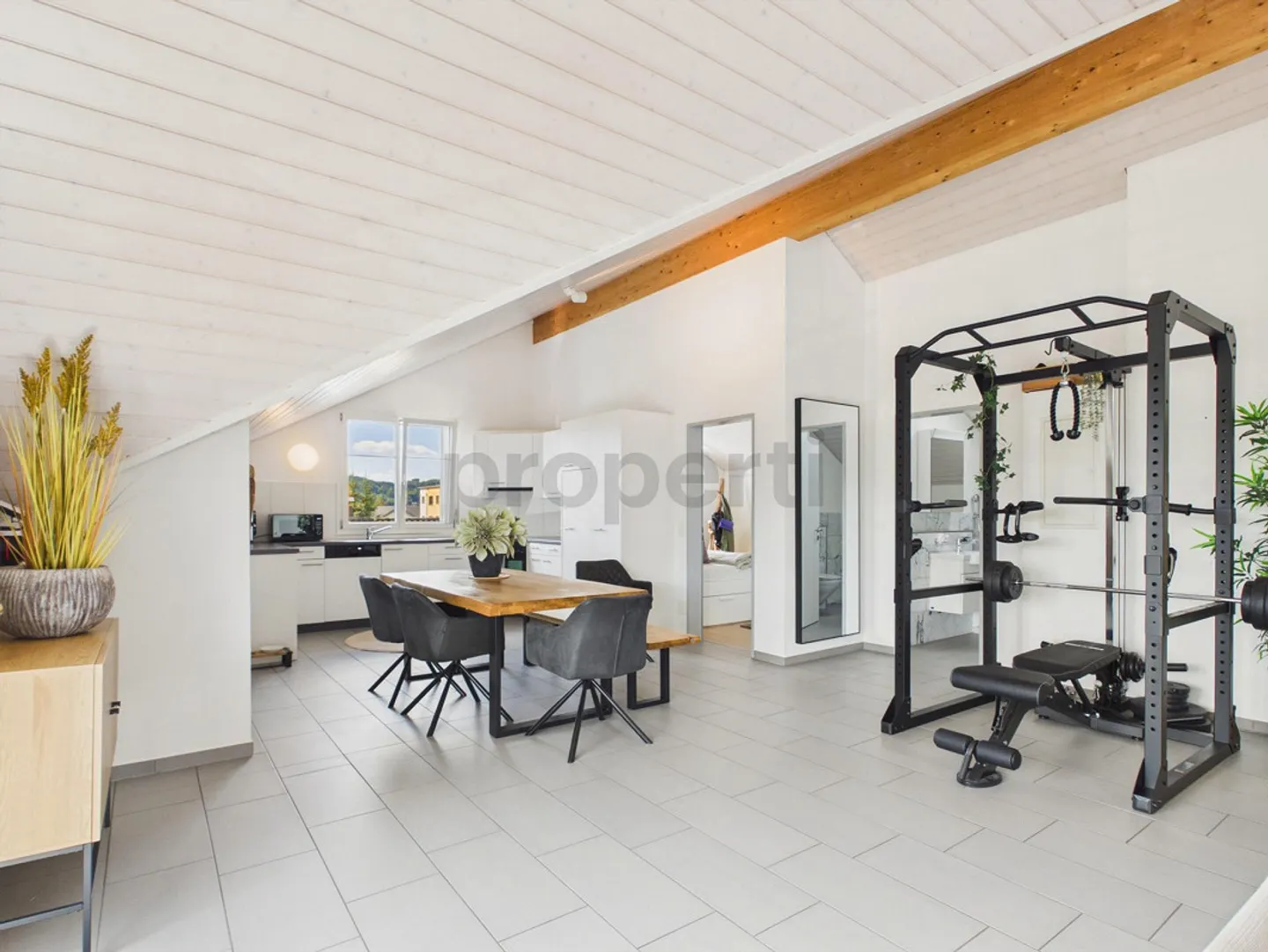 Tout compris : Appartement sous les combles avec garage, 2 places de parking et tour de lavage privé - Photo 5 sur 12