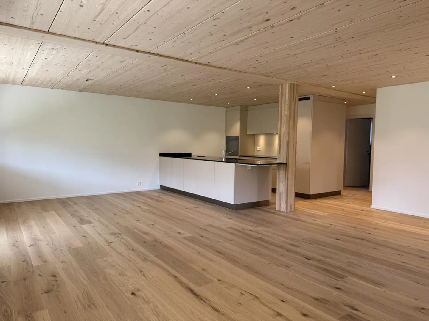 Appartement Neuf Confortable - Photo 2 sur 10