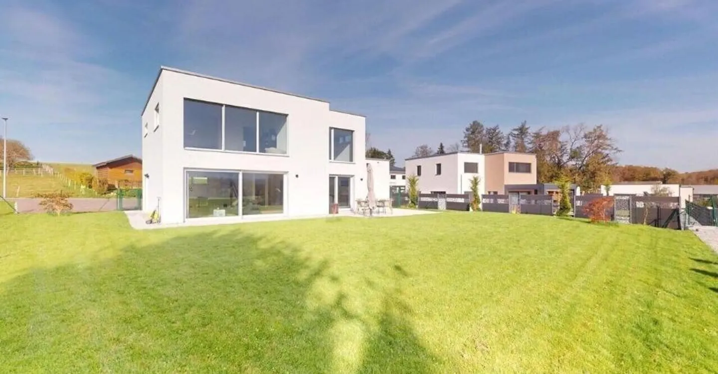 Moderne Villa in der Natur - Foto 1 von 13
