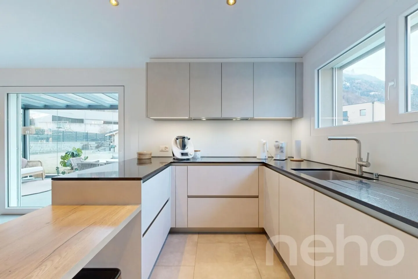 Einzelvilla mit Garten - Foto 3 von 13