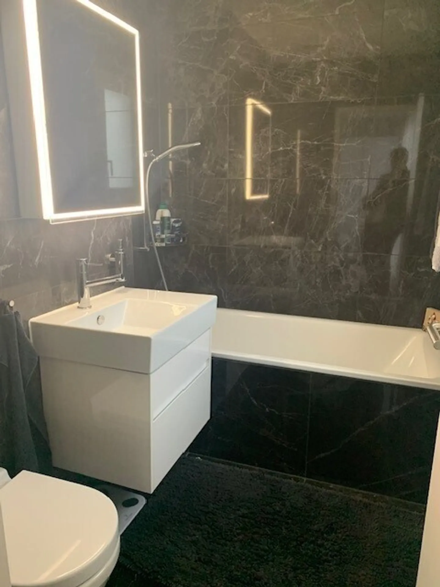 Zu vermieten: wunderschöne 4,5 Zimmer im Erdgeschoss einer Einzelvilla - Foto 3 von 8