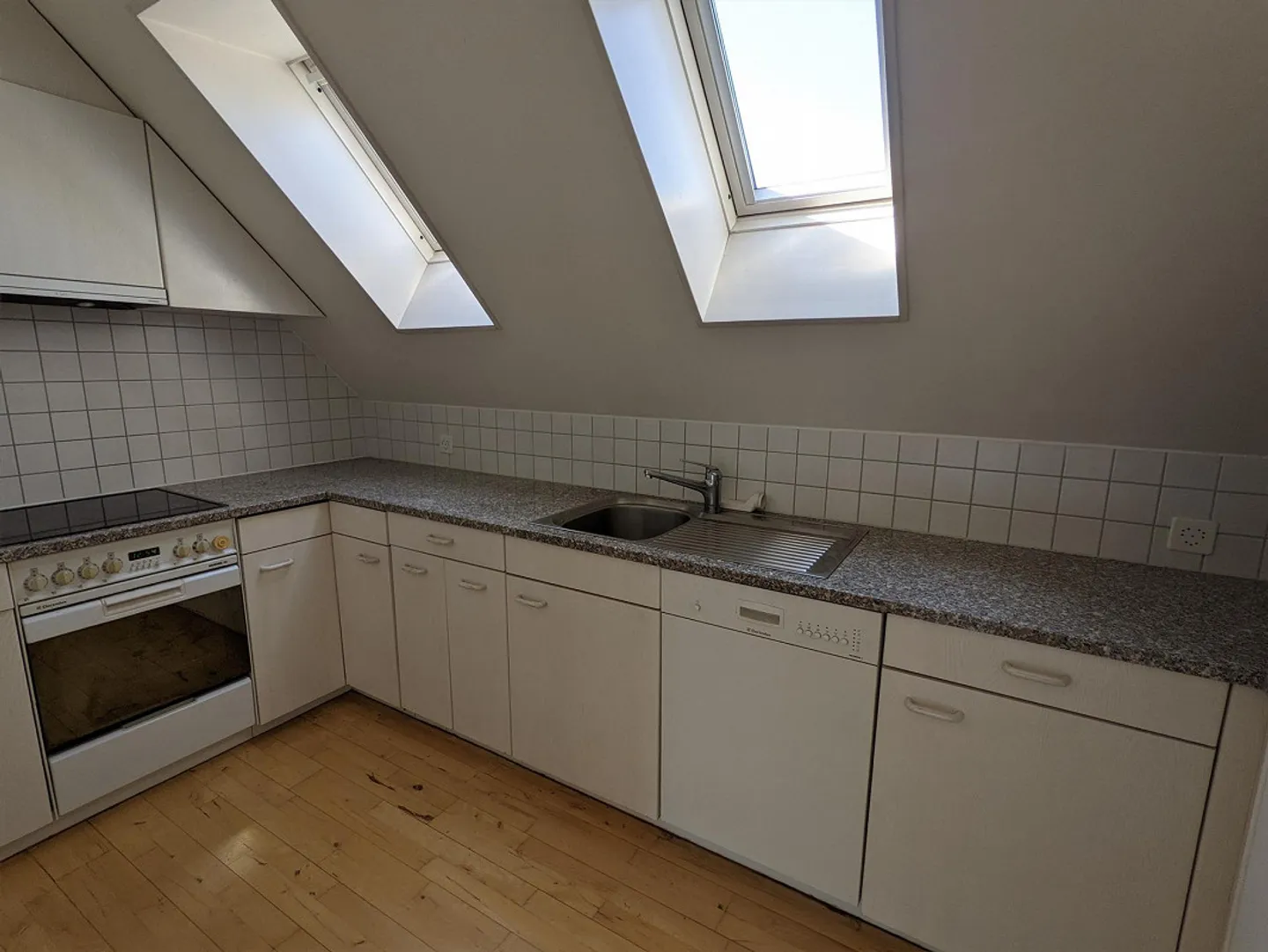 Charmante 3,5-Zimmer-Dachwohnung in Arlesheim - Foto 2 von 13