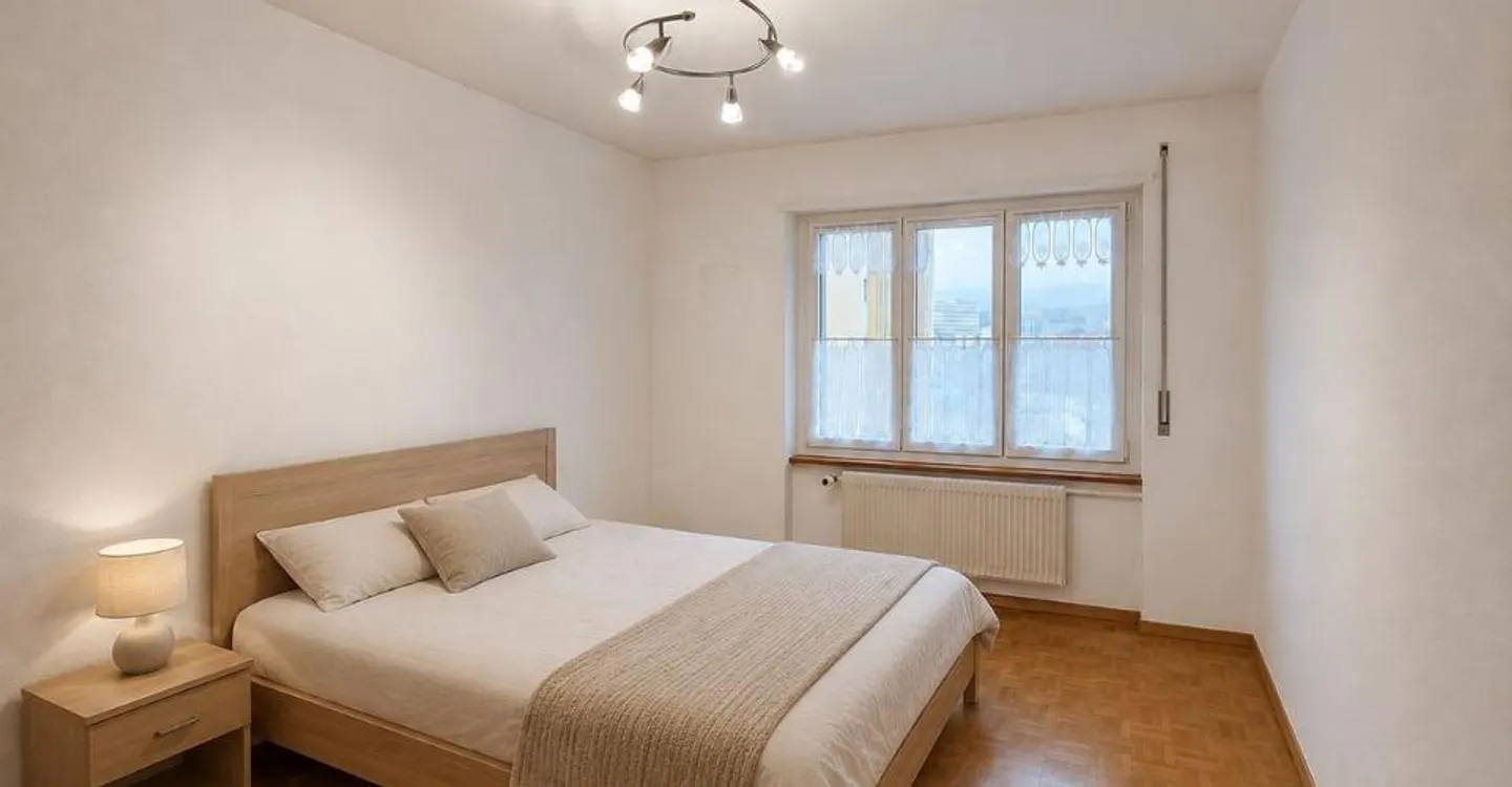 Spacious 3.5-room apartment with two balconies and elevator - Photo 5 of 8