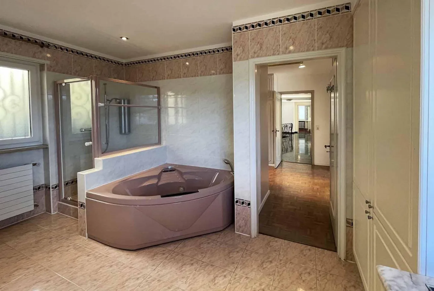 AMPIA E PRESTIGIOSA VILLA 8.5 VISTA LAGO A COLLINA D'ORO - Foto 7 di 12