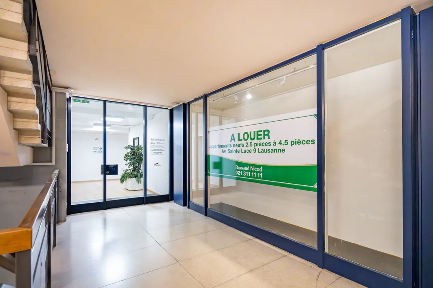 Vitrine - Foto 2 von 3