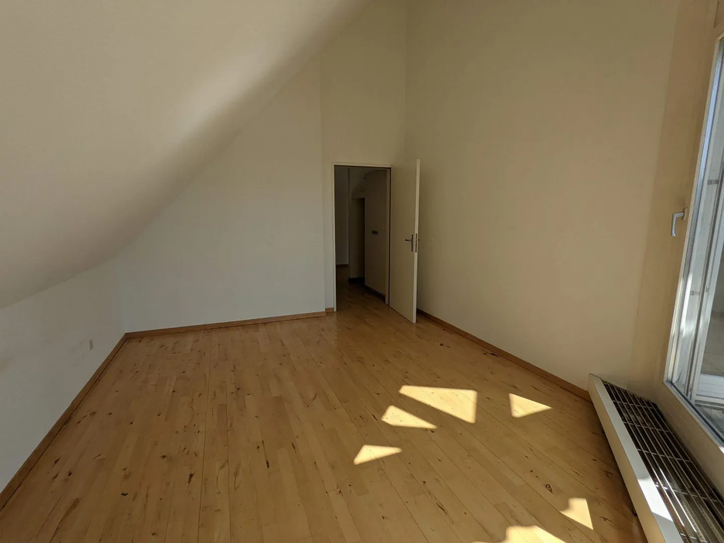 Charmante 3,5-Zimmer-Dachwohnung in Arlesheim - Foto 11 von 13