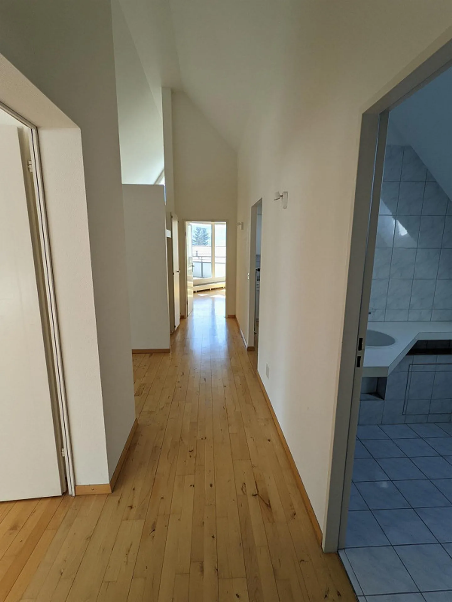 Charmante 3,5-Zimmer-Dachwohnung in Arlesheim - Foto 8 von 13