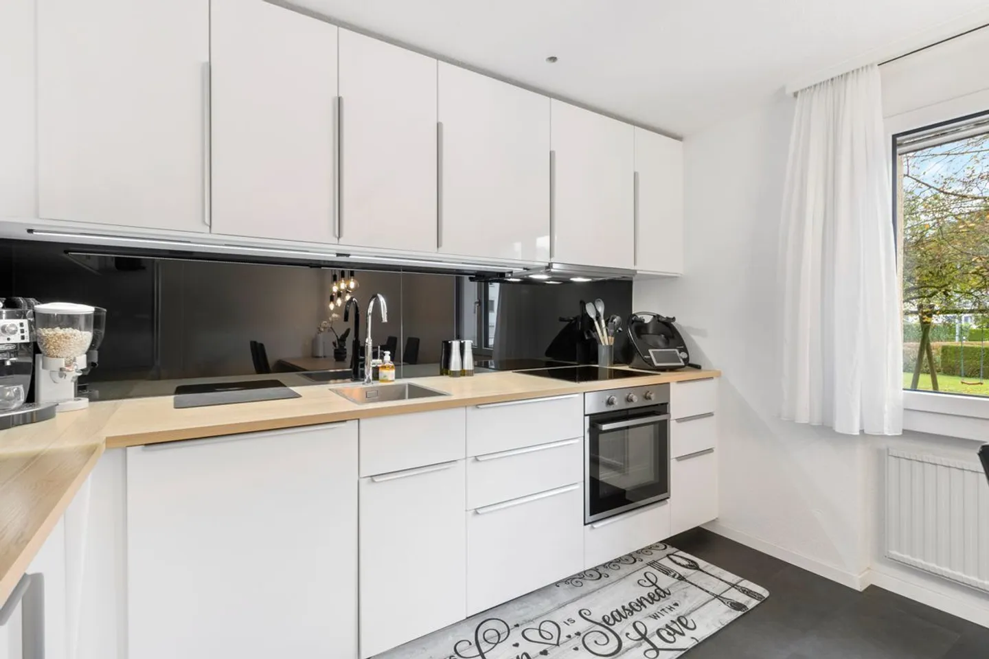 Renovated 4.5-room ground floor apartment with sunny garden - Photo 3 of 7