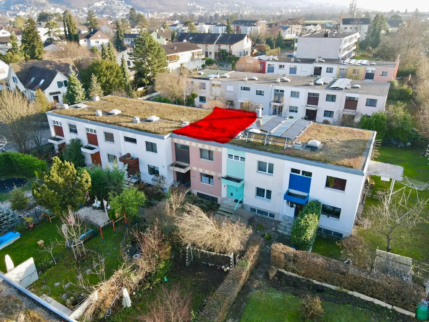 Charming 4.5-room terraced house with garden and parking space - Photo 2 of 19