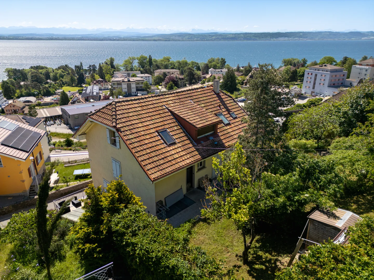 Edificio in affitto a Saint-Aubin, con vista sul lago - Foto 1 di 19