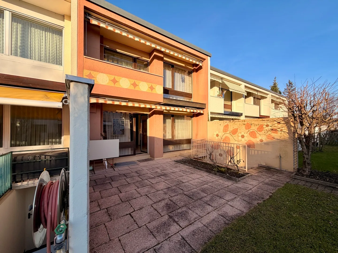 Charming 4.5-room terraced house with garden and parking space - Photo 3 of 19
