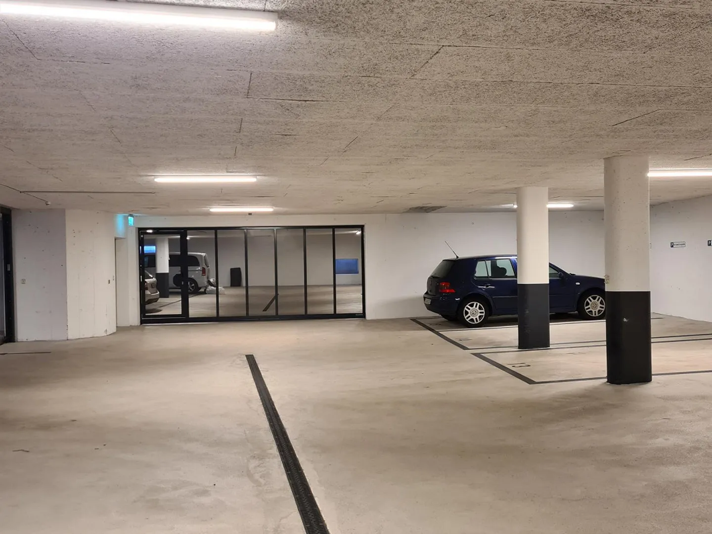 Sichere Parkplätze - Foto 4 von 4
