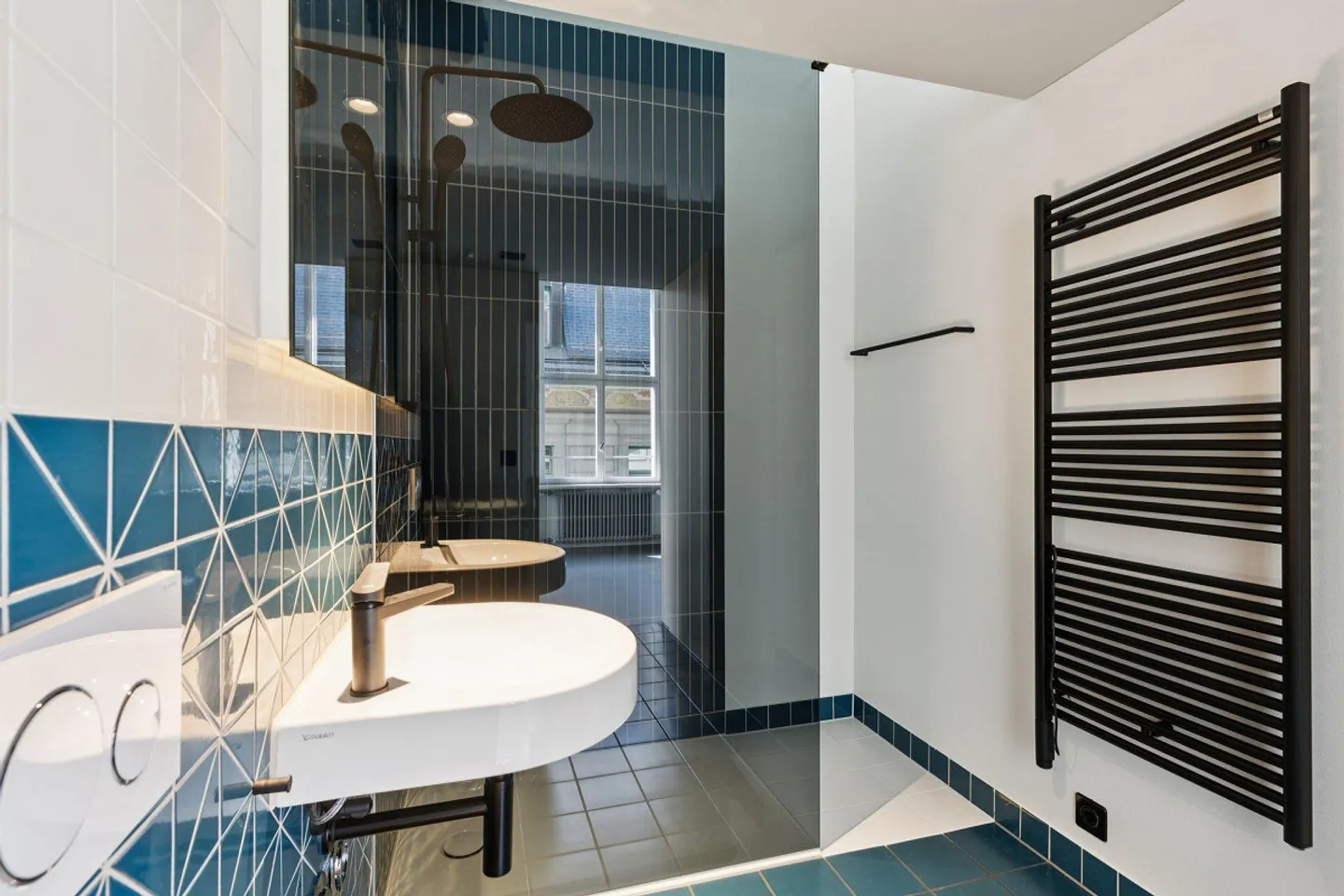 Loft exclusif avec vue sur le pont de la chapelle et la tour de l'eau ! - Photo 7 sur 12