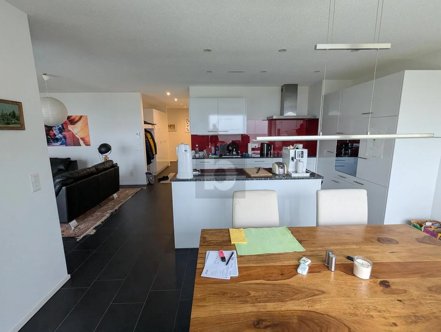 Appartement moderne avec balcon ensoleillé - Photo 2 sur 6