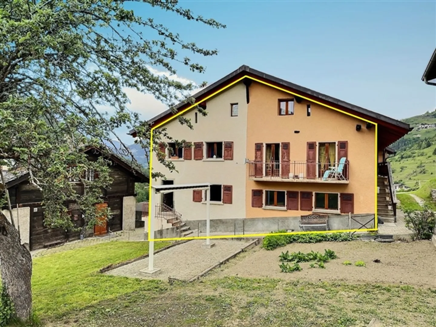 8 Room single house - Photo 2 of 13