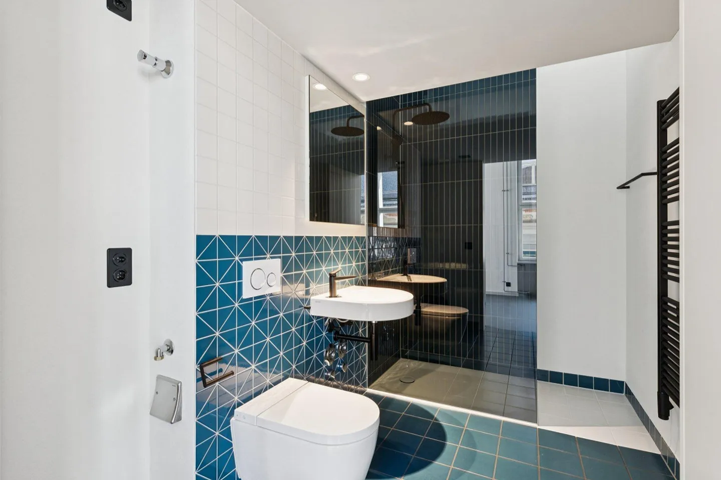 Loft exclusif avec vue sur le pont de la chapelle et la tour de l'eau ! - Photo 8 sur 12