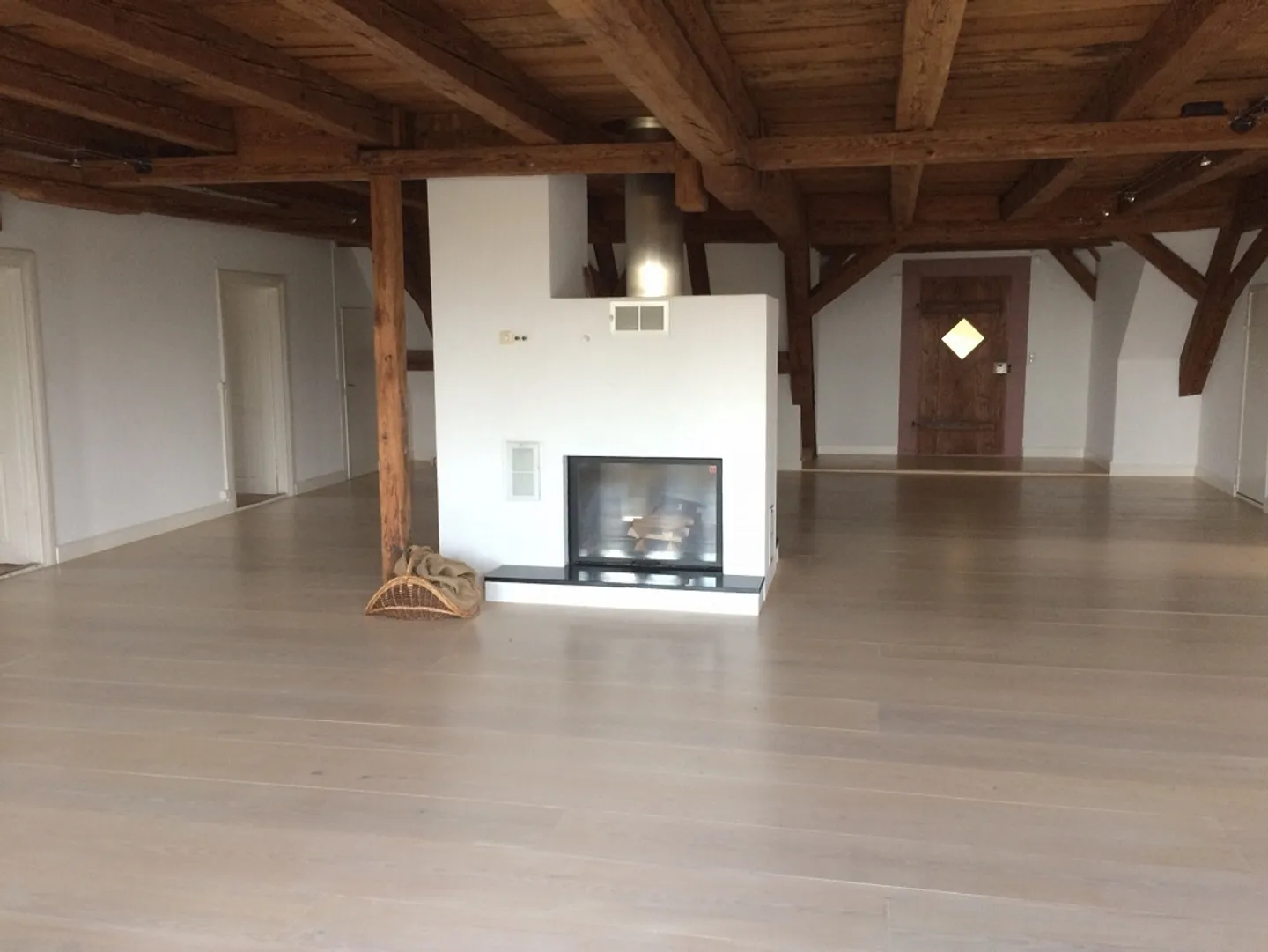 Wohnen und Arbeiten im Schloss, genug Platz fürs Home-Office - Foto 2 von 12