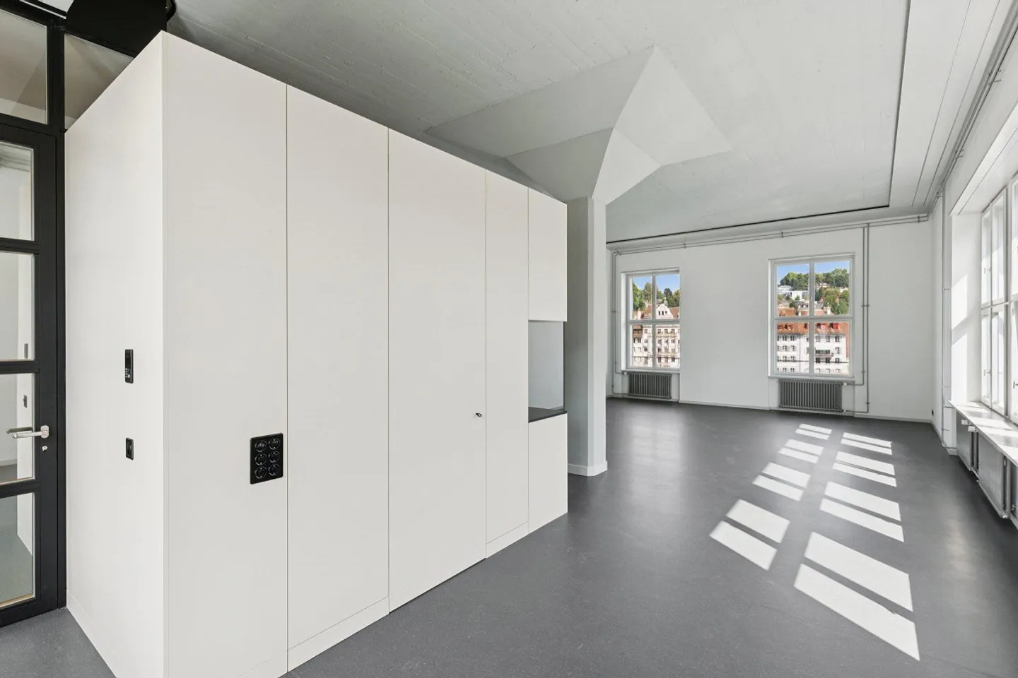 Loft exclusif avec vue sur le pont de la chapelle et la tour de l'eau ! - Photo 10 sur 12