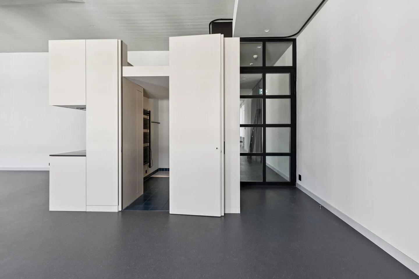 Loft exclusif avec vue sur le pont de la chapelle et la tour de l'eau ! - Photo 11 sur 12