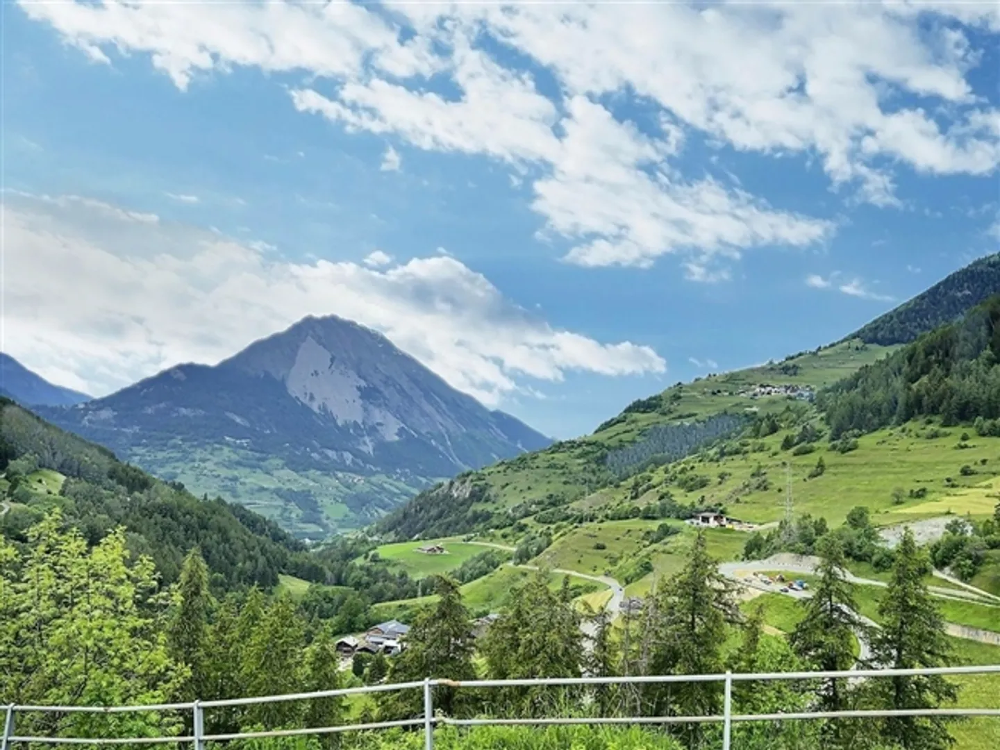 8 Room single house - Photo 9 of 13