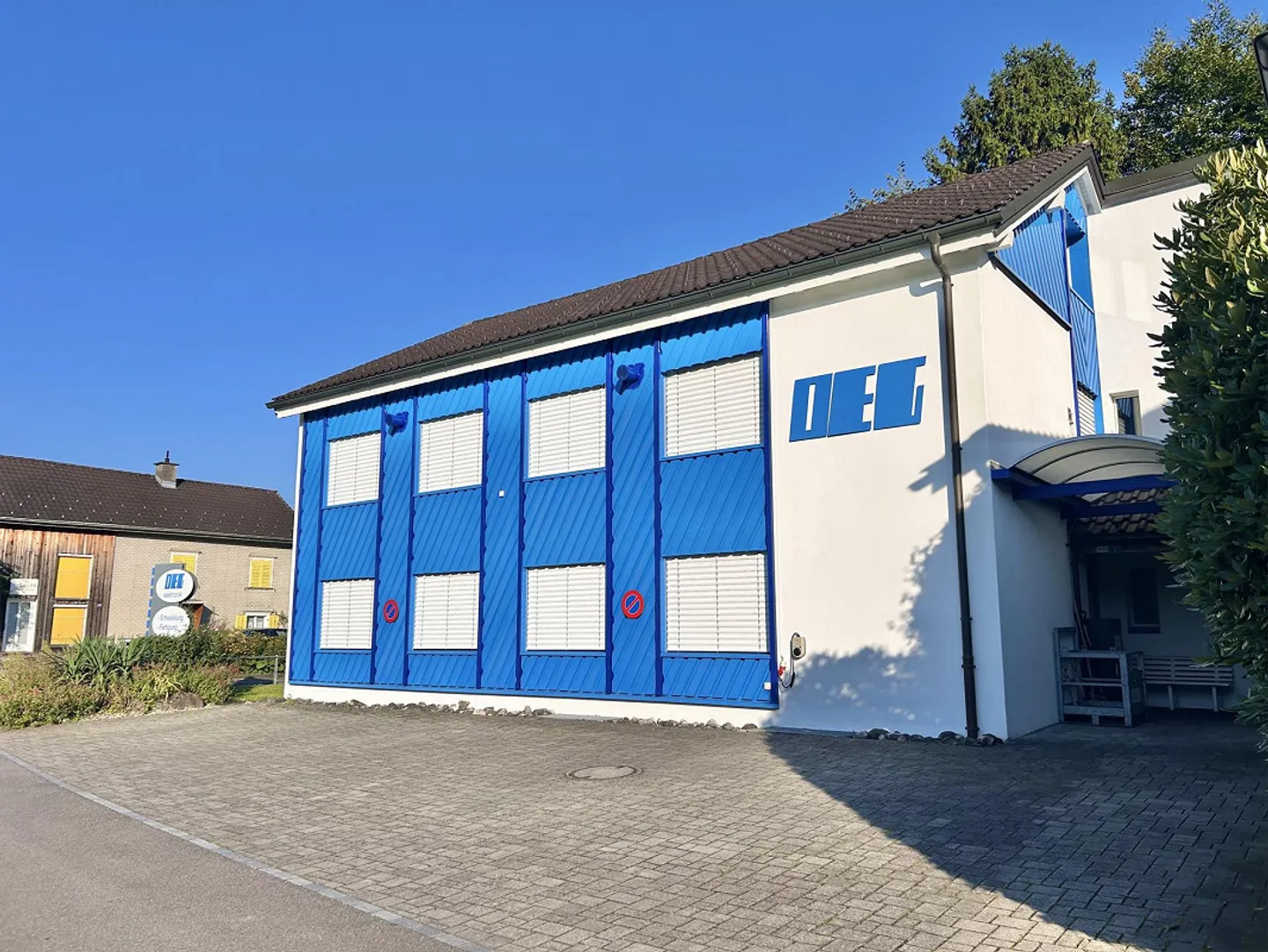 Commercial Building - Photo 2 of 3