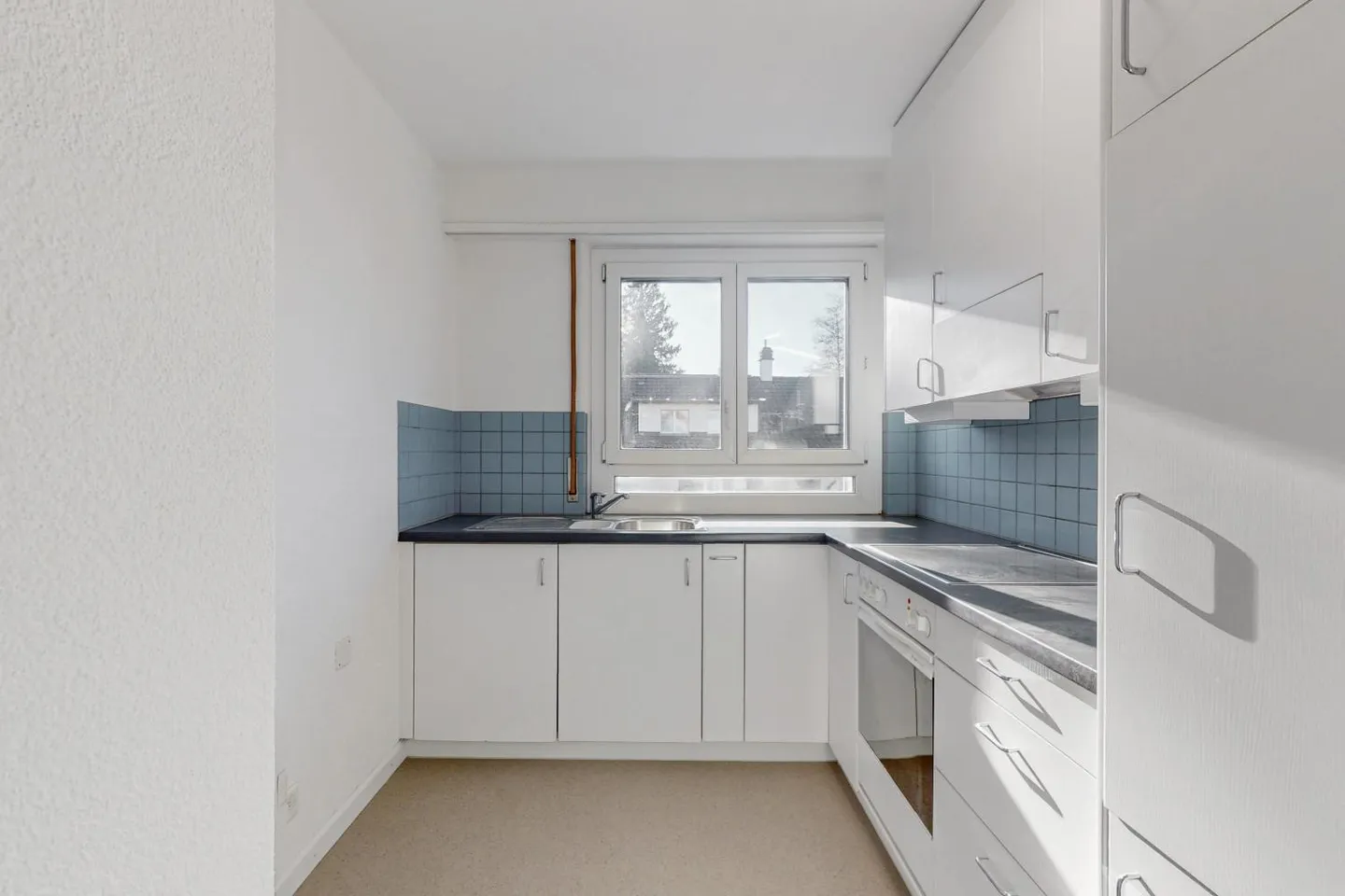 Charming attic apartment with fireplace - Photo 7 of 9