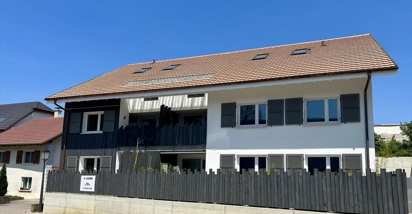 Appartamento moderno con balcone - Foto 1 di 10