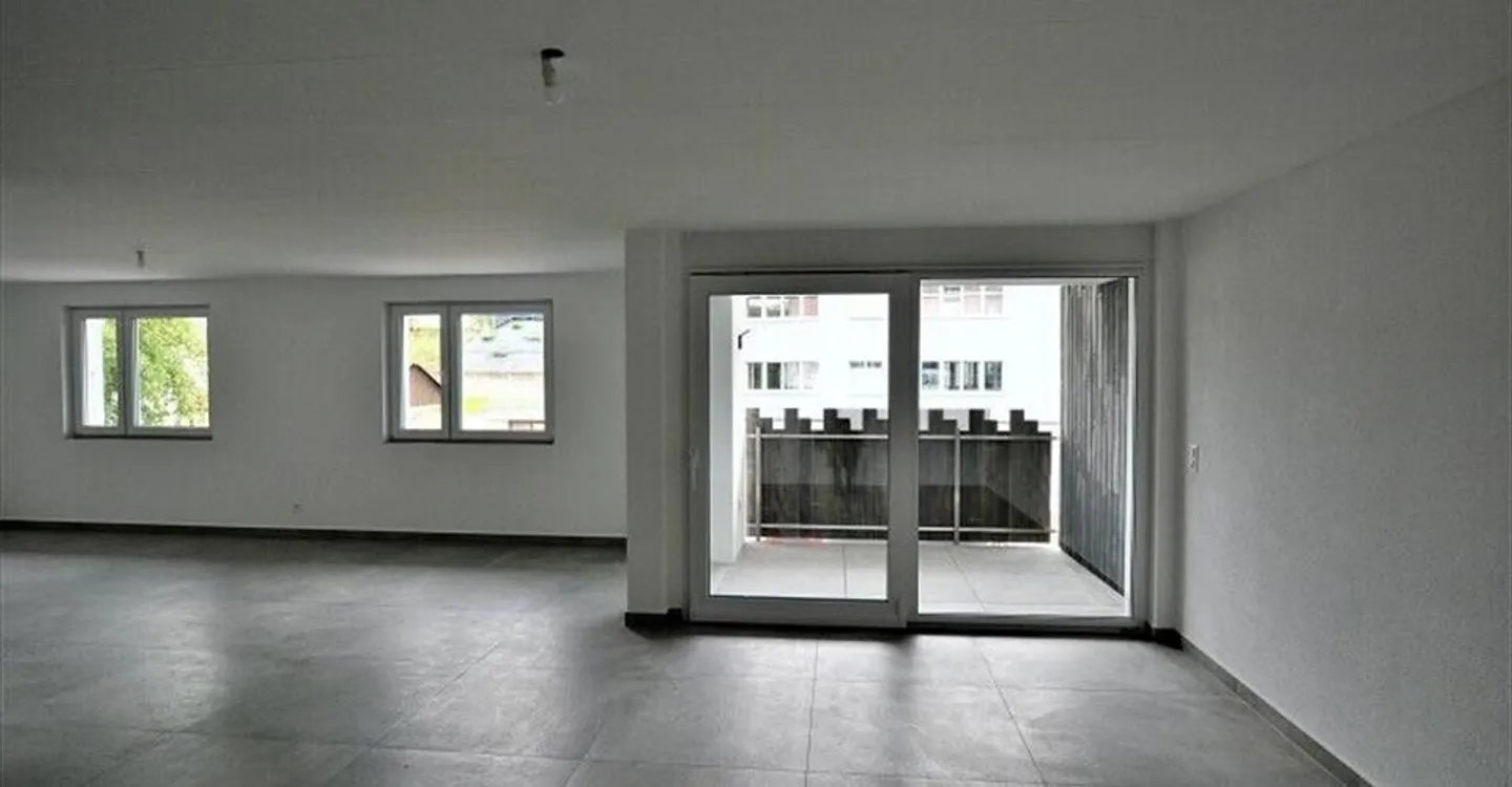 Appartamento moderno con balcone - Foto 2 di 10