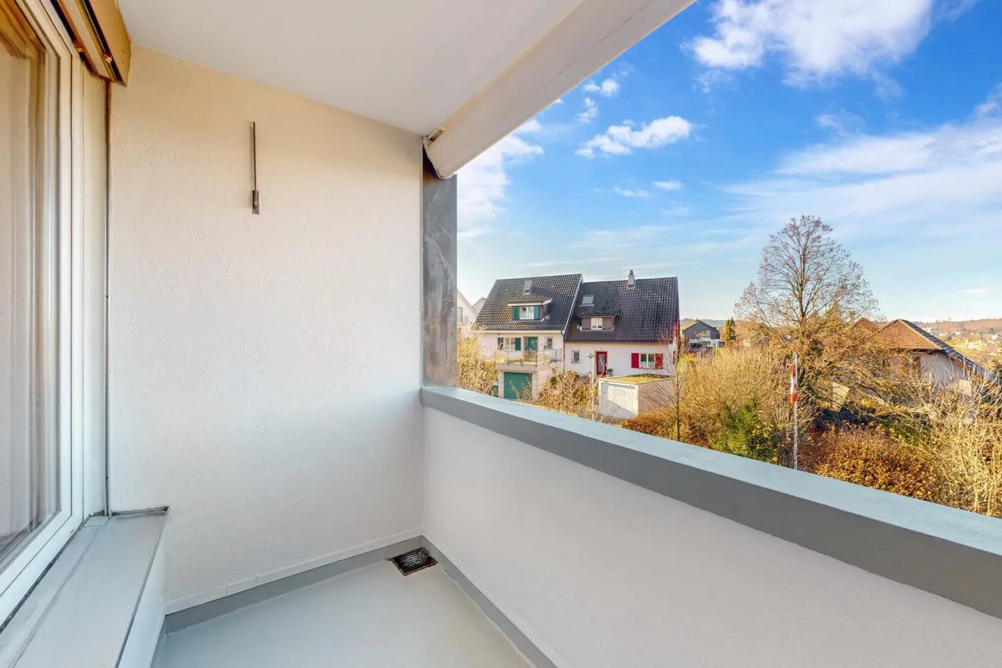 Charming attic apartment with fireplace - Photo 9 of 9