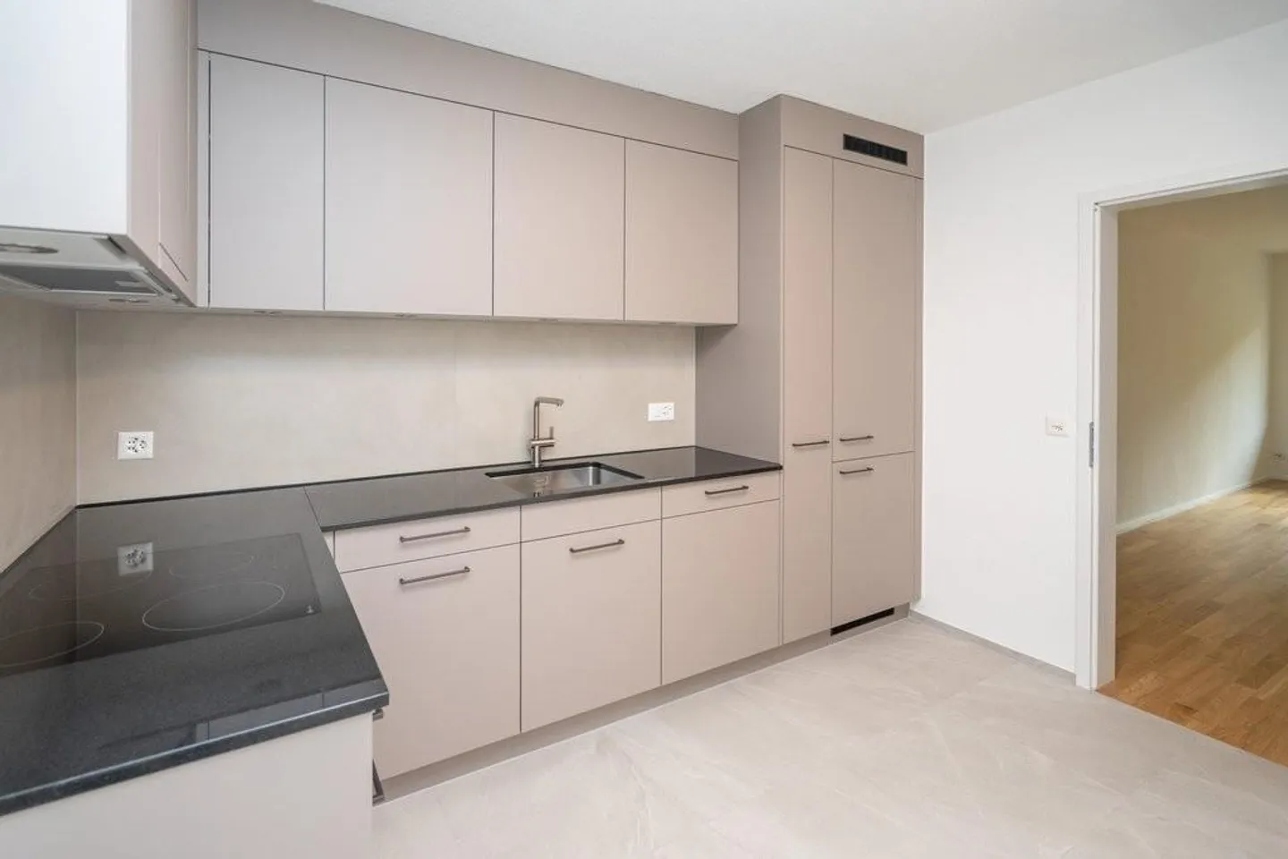 Neu sanierte 4.5-Zimmer-Wohnung zu vermieten - Foto 2 von 9