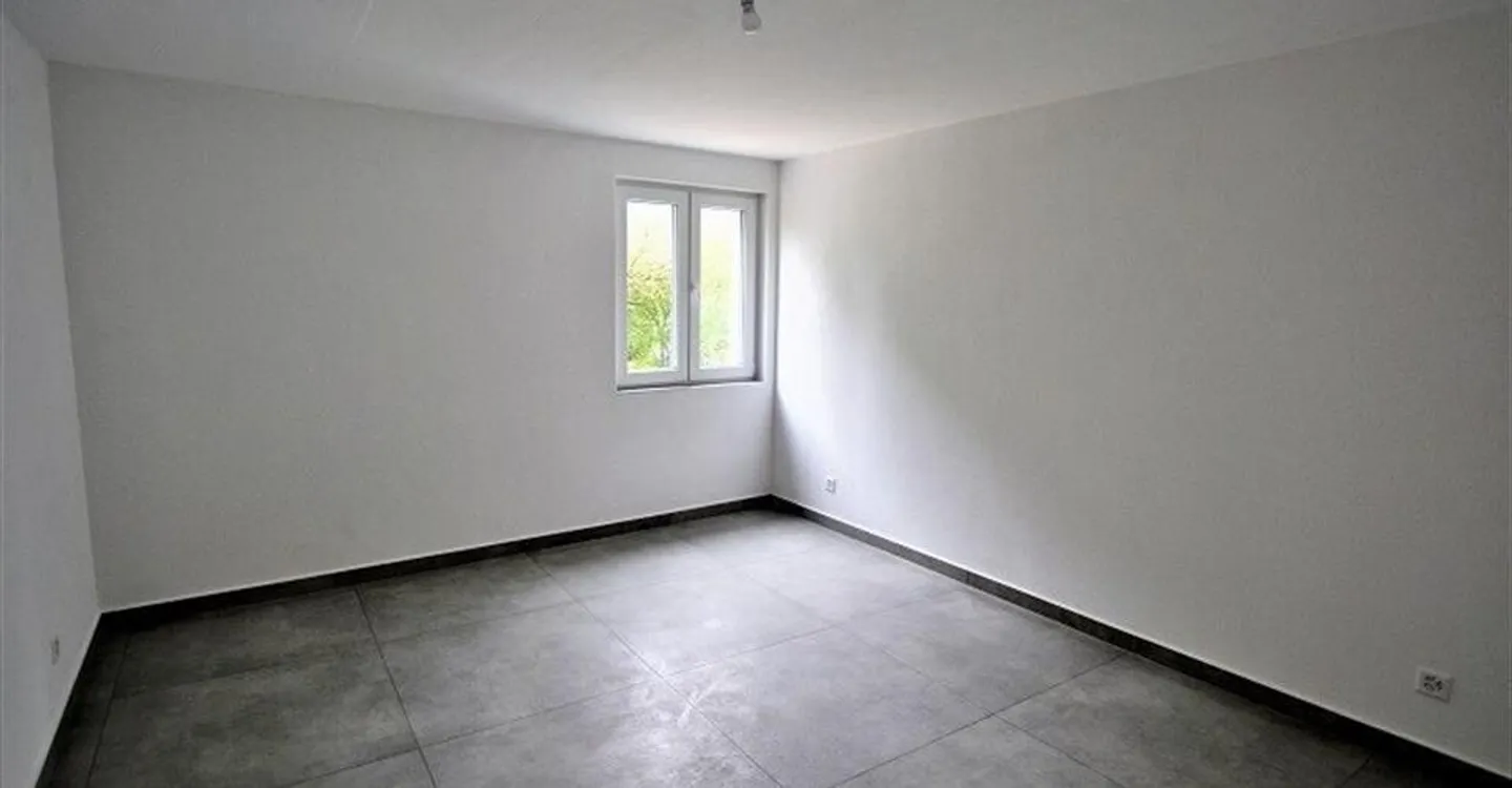 Appartamento moderno con balcone - Foto 6 di 10