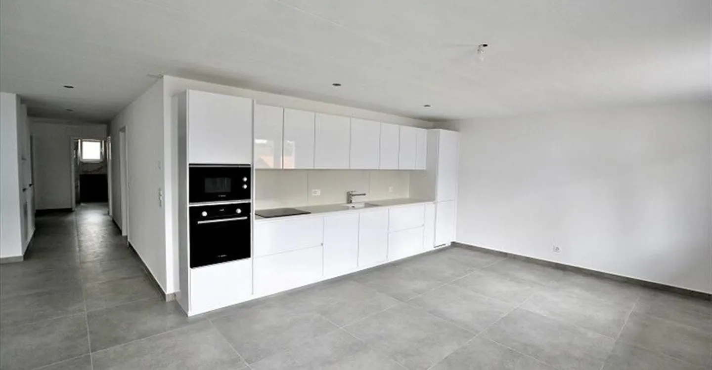 Appartamento moderno con balcone - Foto 8 di 10