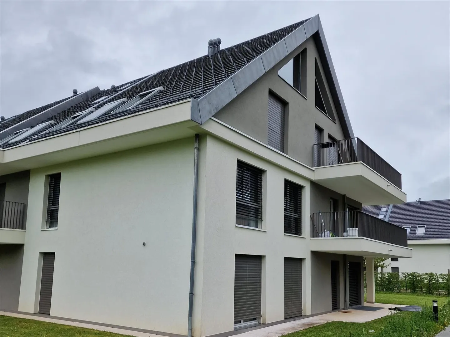 Appartement moderne idéalement situé - Photo 2 sur 2