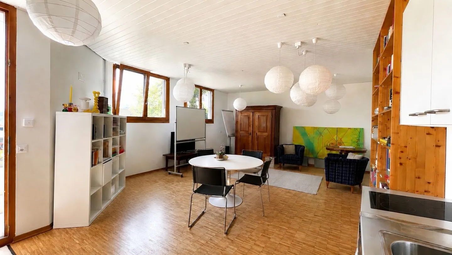 Appartement en duplex de 6,5 pièces avec bureau séparé, deux garages et vue panoramique - Photo 16 sur 17