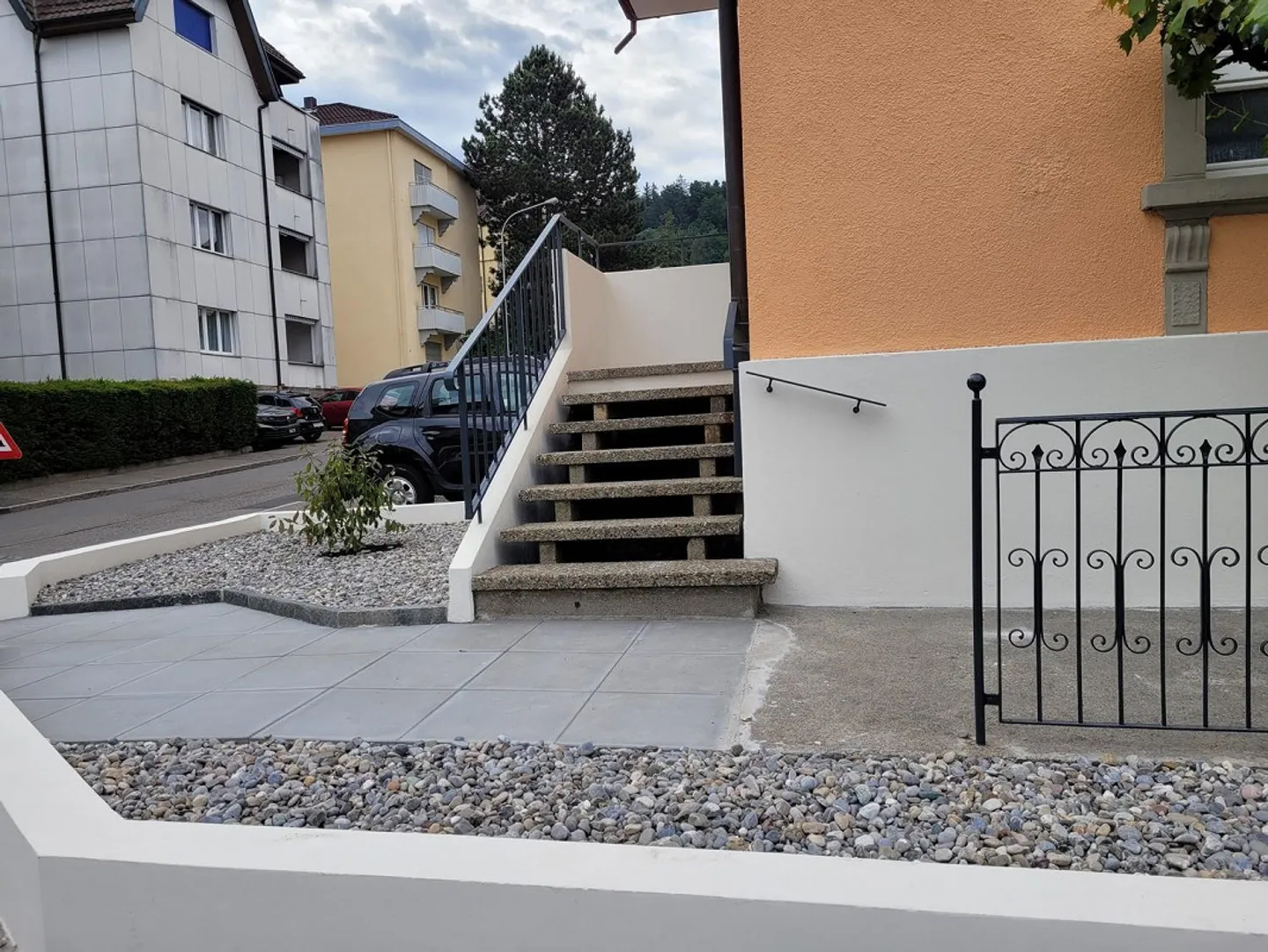 Gioiello appena ristrutturato: Moderno appartamento al piano terra di 3,5 stanze con patio - Foto 2 di 10