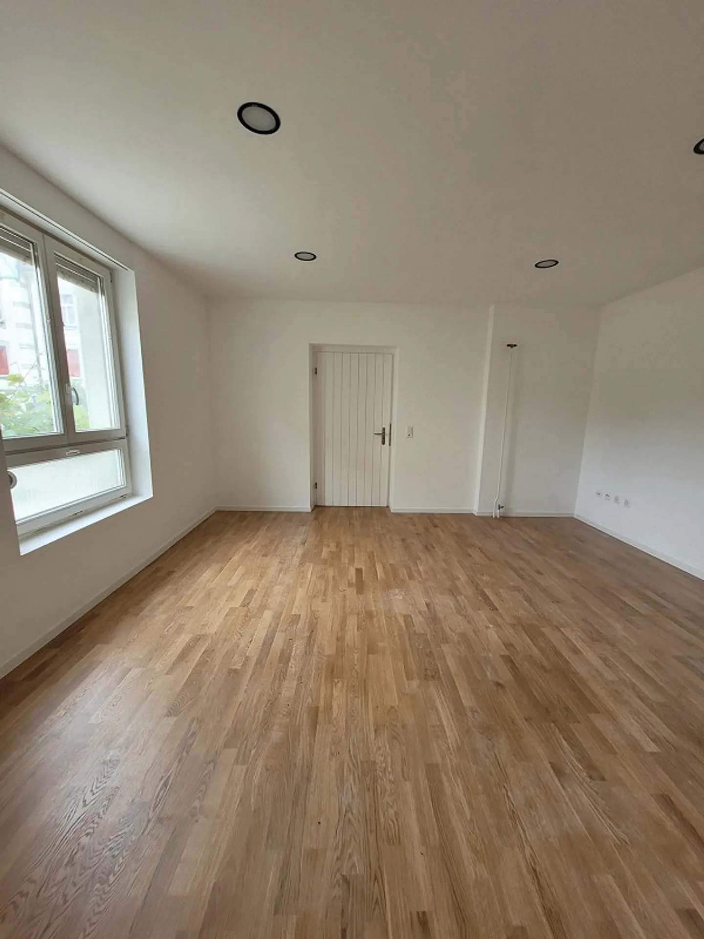 Gioiello appena ristrutturato: Moderno appartamento al piano terra di 3,5 stanze con patio - Foto 8 di 10