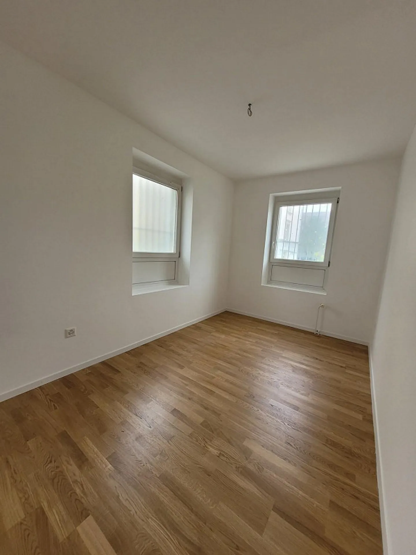 Gioiello appena ristrutturato: Moderno appartamento al piano terra di 3,5 stanze con patio - Foto 10 di 10