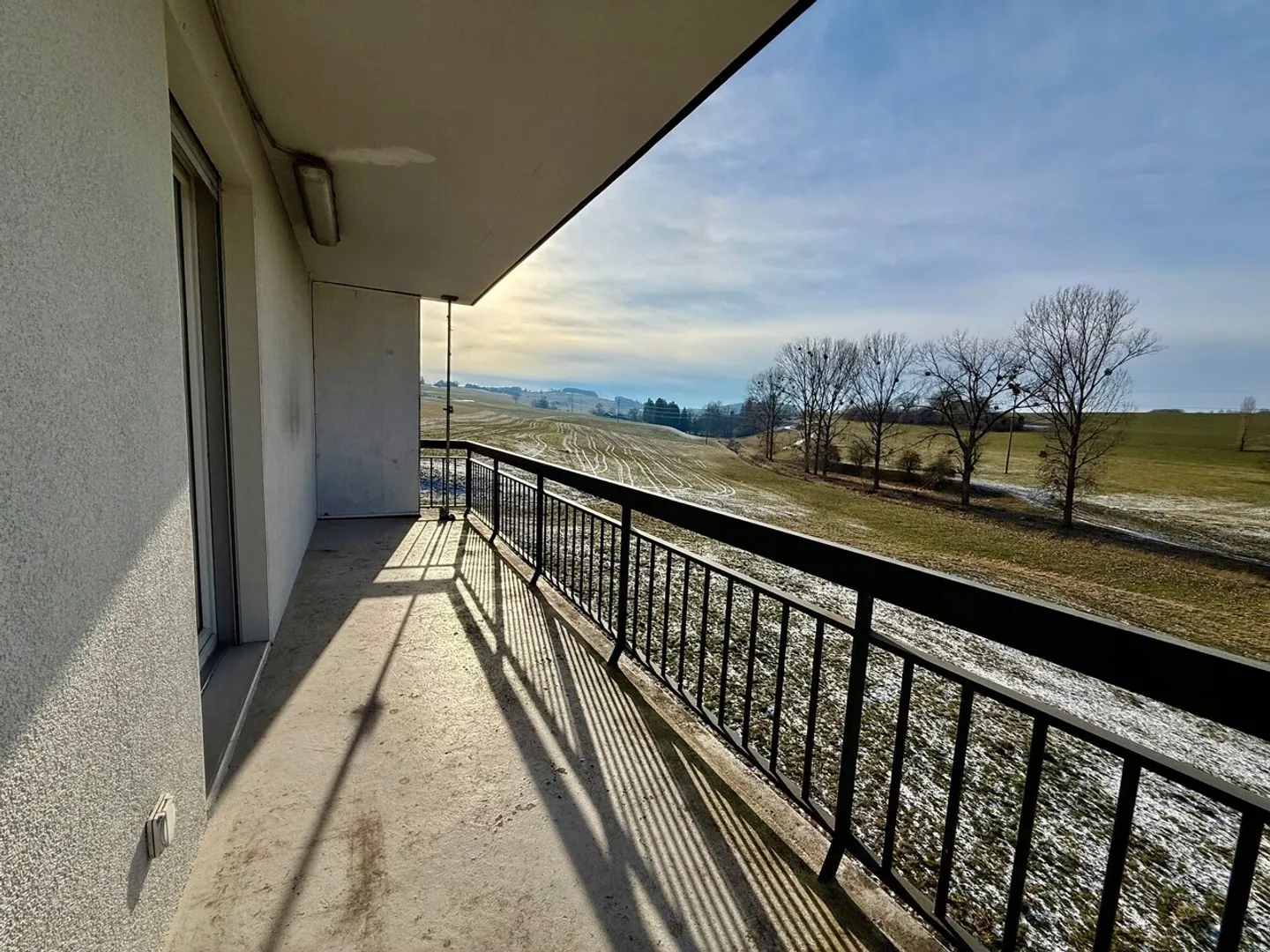 VILLARABOUD - 4,5 Zimmer renoviert im 2. Stock - Photo 2 sur 8