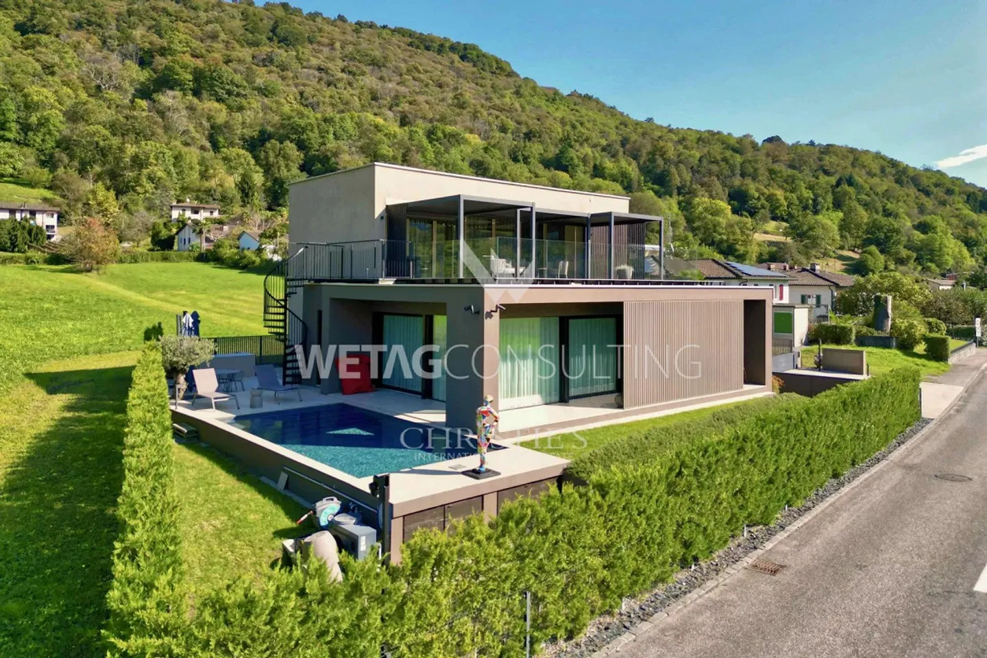 Moderne Design-Villa mit Pool zu verkaufen in Lugano-Sessa, eingebettet im Grünen - Foto 1 von 10