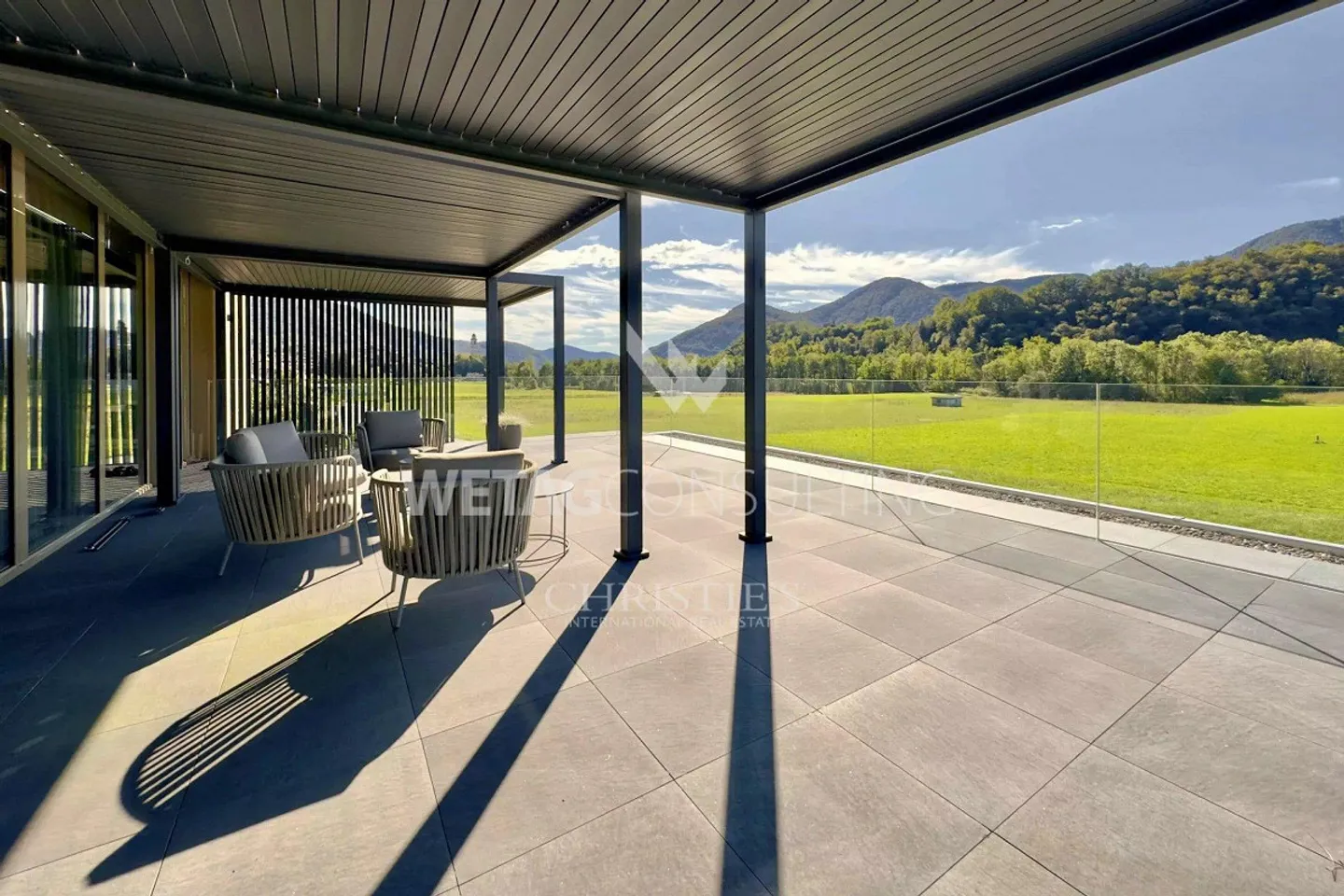 Moderne Design-Villa mit Pool zu verkaufen in Lugano-Sessa, eingebettet im Grünen - Foto 2 von 10